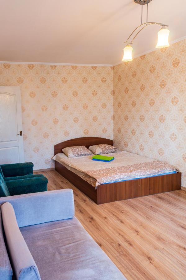 Квартира По Улице Федорова 1 Kyiv Exterior photo